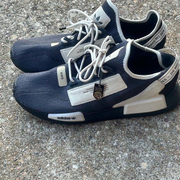 Adidas Originals NMD_R1.V2 Carbon Savannah - Picture 5 of 9